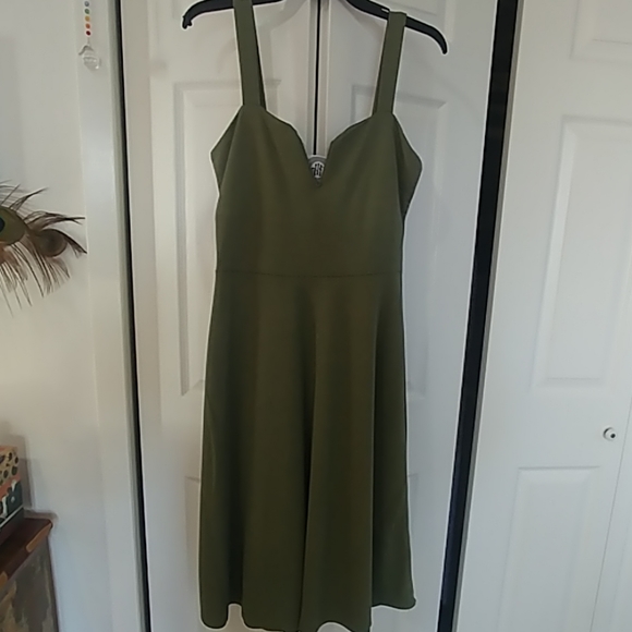 House of Polly Dresses & Skirts - Green Summer Dress!!